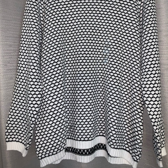 New with tags Turtle neck sweater - Picture 2 of 3